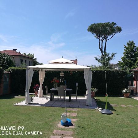 Giusy Bed And Breakfast Marina Di Carrara Exterior foto