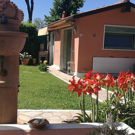 Giusy Bed And Breakfast Marina Di Carrara Exterior foto