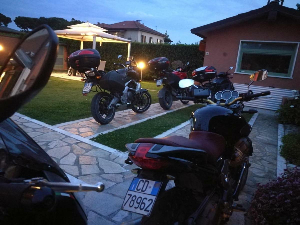 Giusy Bed And Breakfast Marina Di Carrara Exterior foto